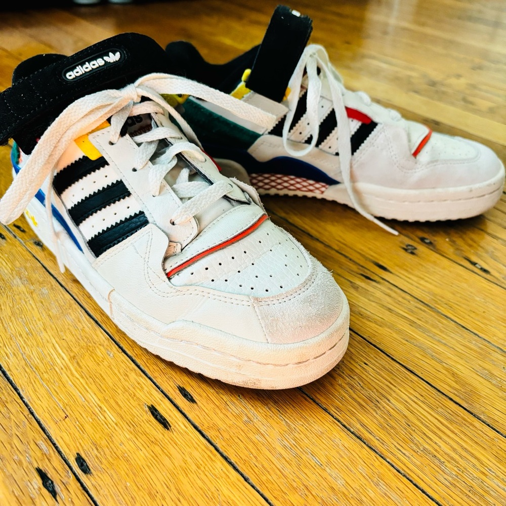 Retro-90s Style adidas Originals Forum Sneakers